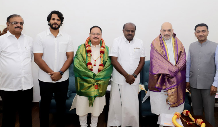 Karnataka: Kumaraswamy meets Amit Shah; JDS to extend support to NDA - Vimarsana News